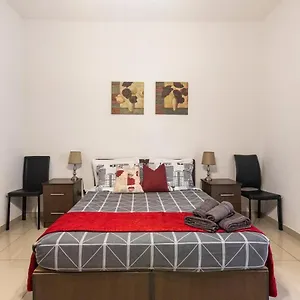 Superbly Located Cosy 2-bedroom La Valette